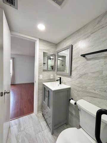 433 Pine Glen Lane C2, Greenacres, FL 33463