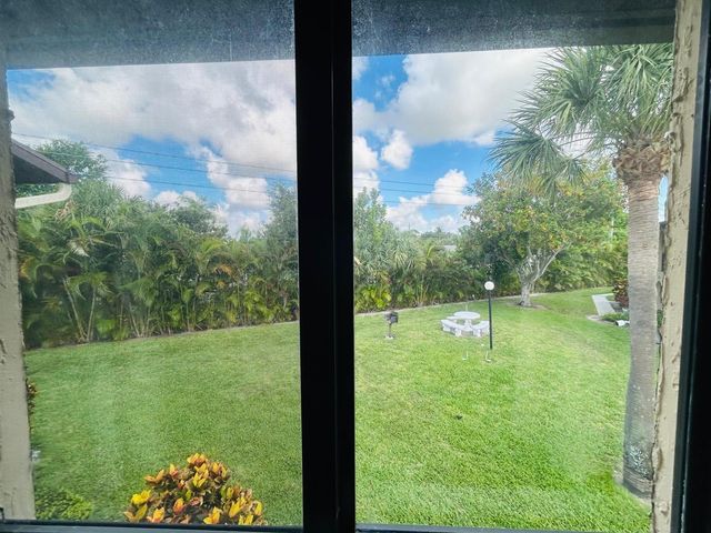 433 Pine Glen Lane C2, Greenacres, FL 33463