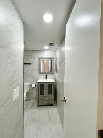 433 Pine Glen Lane C2, Greenacres, FL 33463