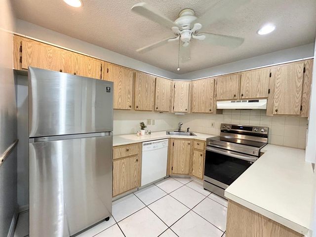 433 Pine Glen Lane C2, Greenacres, FL 33463