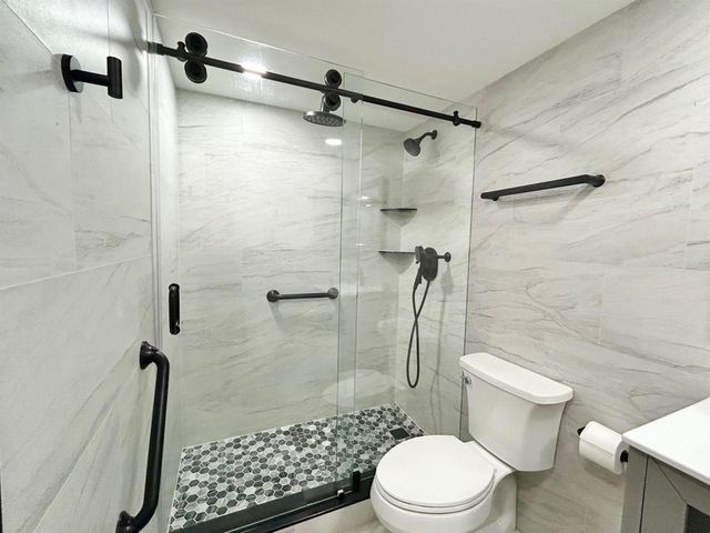 433 Pine Glen Lane C2, Greenacres, FL 33463