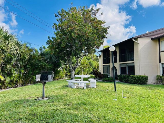 433 Pine Glen Lane C2, Greenacres, FL 33463
