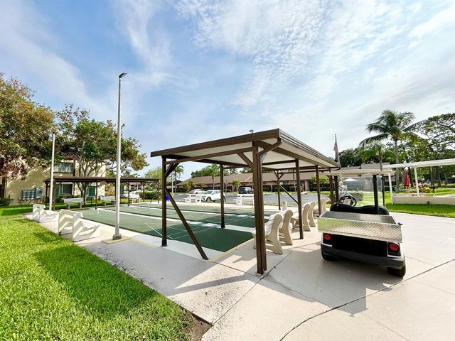 433 Pine Glen Lane C2, Greenacres, FL 33463
