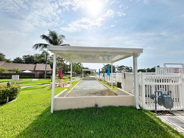 433 Pine Glen Lane C2, Greenacres, FL 33463