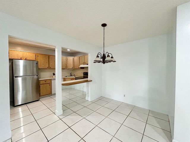 433 Pine Glen Lane C2, Greenacres, FL 33463