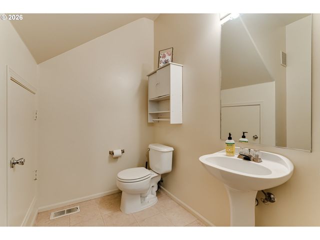 5304 Wales Dr, Eugene, OR 97402