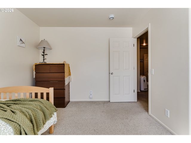 5304 Wales Dr, Eugene, OR 97402