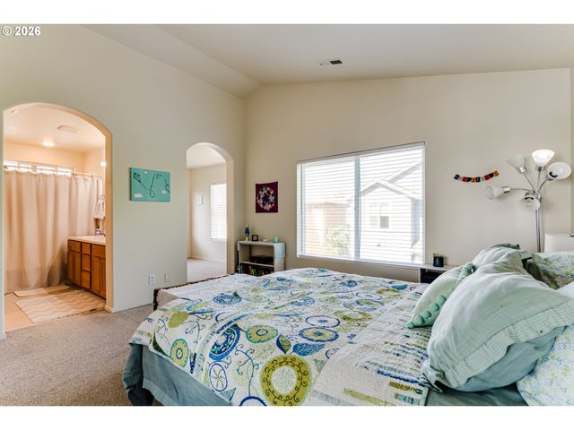 5304 Wales Dr, Eugene, OR 97402