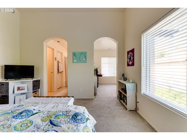 5304 Wales Dr, Eugene, OR 97402