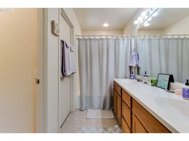 5304 Wales Dr, Eugene, OR 97402