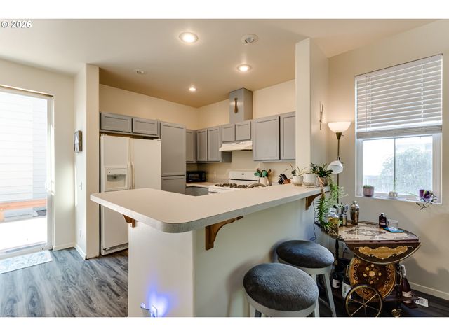 5304 Wales Dr, Eugene, OR 97402