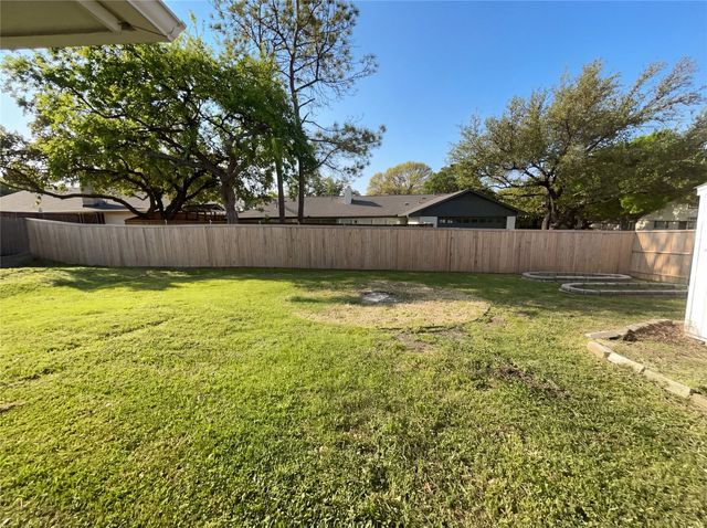 2800 N Surrey Drive, Carrollton, TX 75006