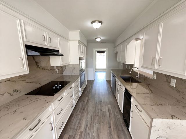 2800 N Surrey Drive, Carrollton, TX 75006