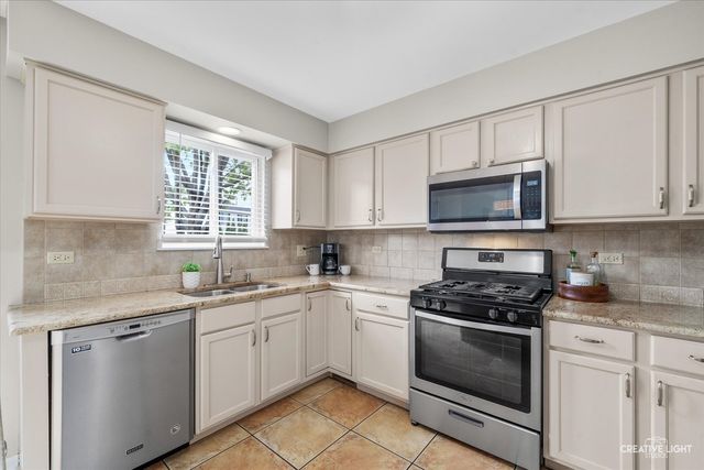 2844 Bluewater Circle, Naperville, IL 60564