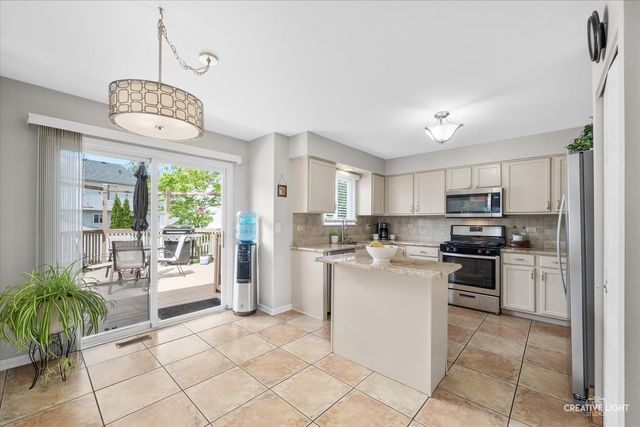 2844 Bluewater Circle, Naperville, IL 60564
