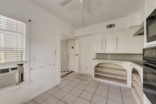 2861 W 12th Street, Dallas, TX 75211