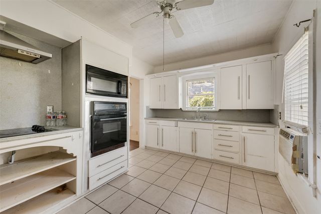 2861 W 12th Street, Dallas, TX 75211