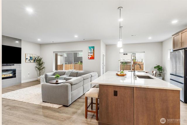 17809 2nd Ave W, Bothell, WA 98012