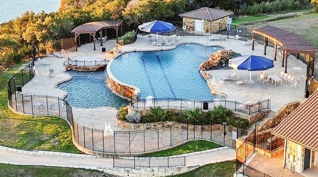 8521 Pine Muhly DR, Lago Vista, TX 78645