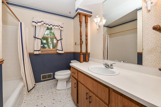 2993 S 106th STREET, West Allis, WI 53227