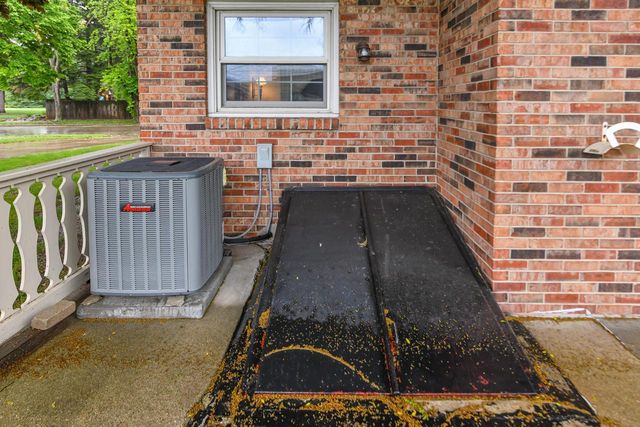 2993 S 106th STREET, West Allis, WI 53227