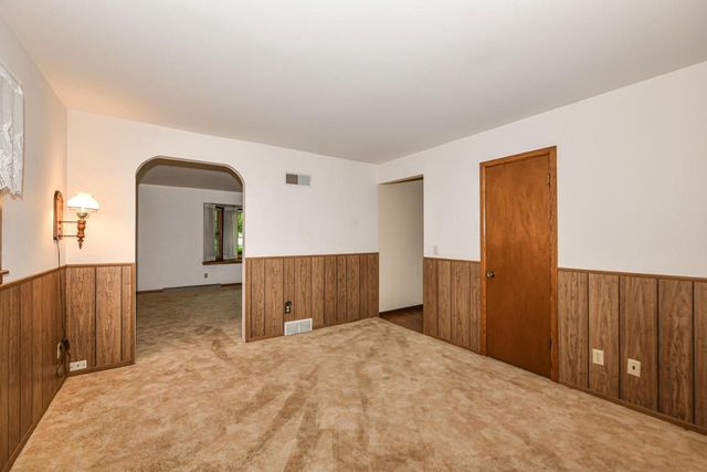 2993 S 106th STREET, West Allis, WI 53227