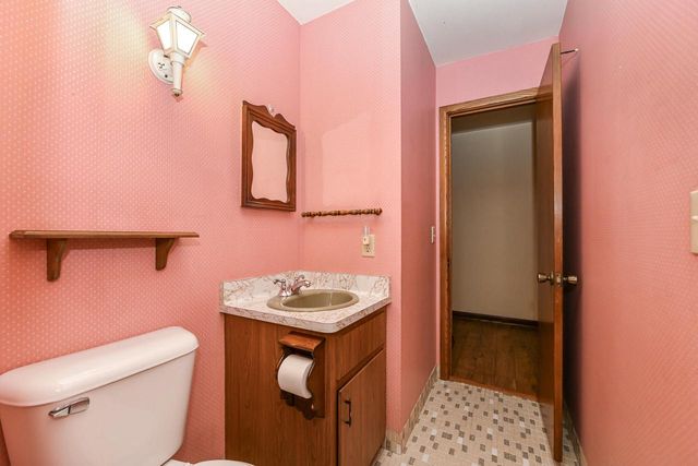 2993 S 106th STREET, West Allis, WI 53227
