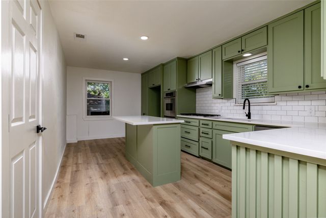102 Juniper Street, Mansfield, TX 76063