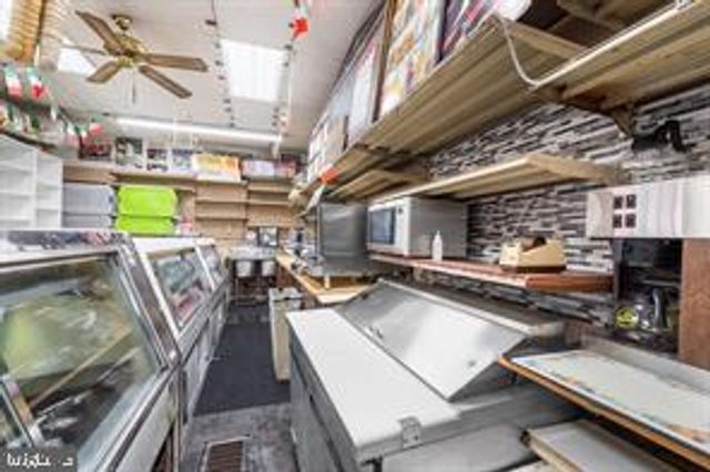 2555 S WARNOCK ST, Philadelphia, PA 19148