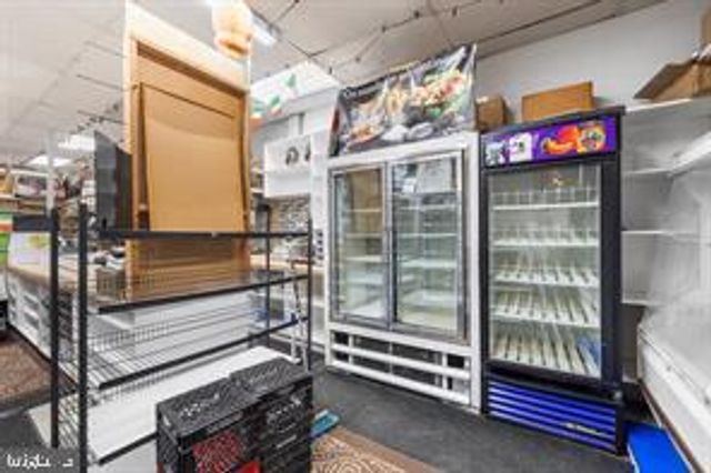 2555 S WARNOCK ST, Philadelphia, PA 19148