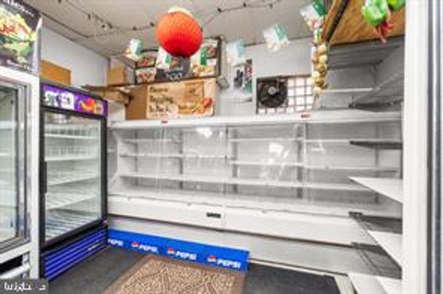 2555 S WARNOCK ST, Philadelphia, PA 19148