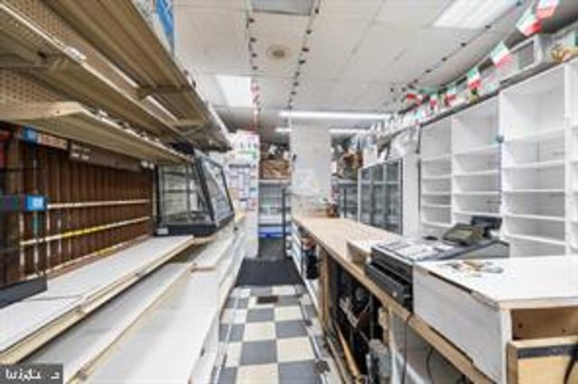 2555 S WARNOCK ST, Philadelphia, PA 19148