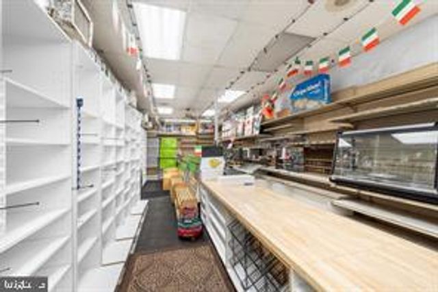 2555 S WARNOCK ST, Philadelphia, PA 19148