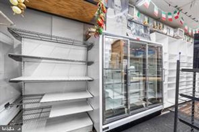 2555 S WARNOCK ST, Philadelphia, PA 19148