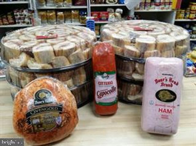 2555 S WARNOCK ST, Philadelphia, PA 19148