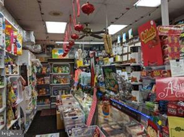 2555 S WARNOCK ST, Philadelphia, PA 19148