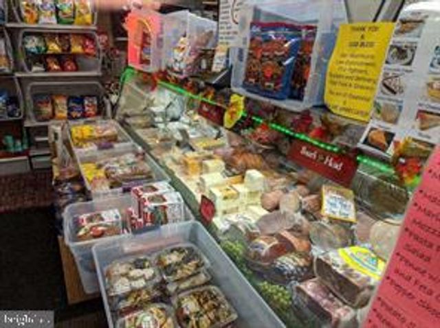 2555 S WARNOCK ST, Philadelphia, PA 19148