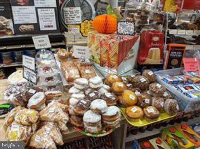 2555 S WARNOCK ST, Philadelphia, PA 19148