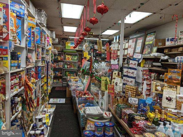 2555 S WARNOCK ST, Philadelphia, PA 19148