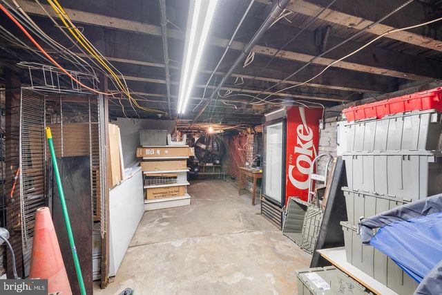 2555 S WARNOCK ST, Philadelphia, PA 19148