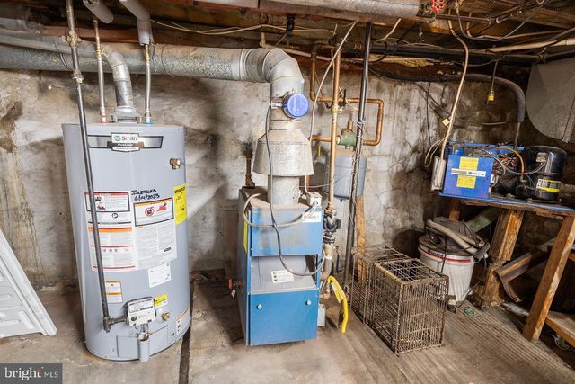 2555 S WARNOCK ST, Philadelphia, PA 19148