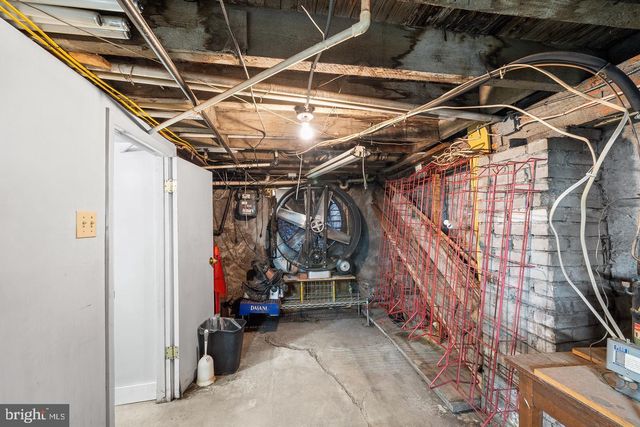 2555 S WARNOCK ST, Philadelphia, PA 19148