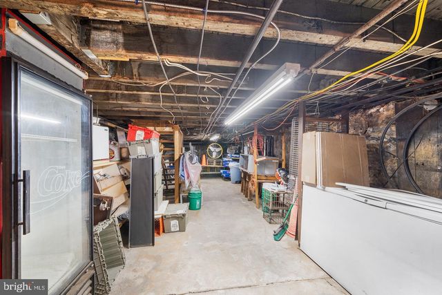 2555 S WARNOCK ST, Philadelphia, PA 19148