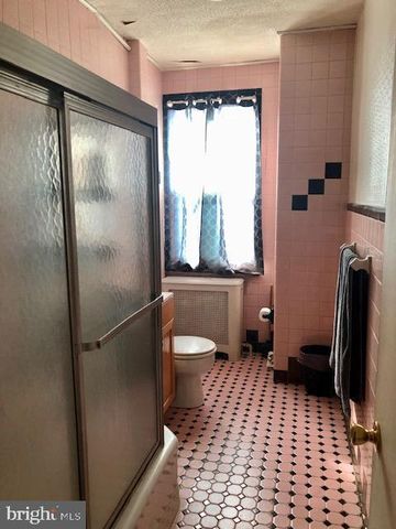 2555 S WARNOCK ST, Philadelphia, PA 19148