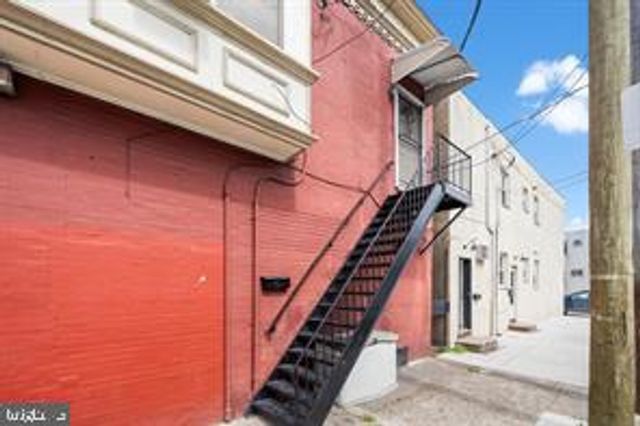 2555 S WARNOCK ST, Philadelphia, PA 19148