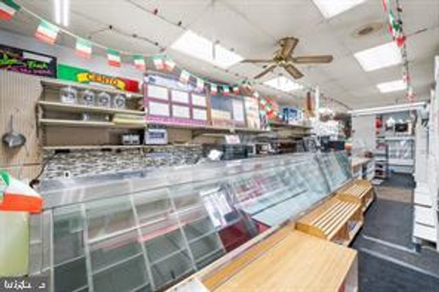 2555 S WARNOCK ST, Philadelphia, PA 19148