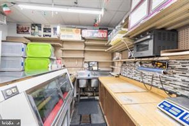 2555 S WARNOCK ST, Philadelphia, PA 19148