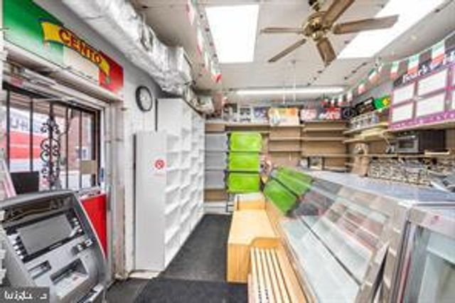 2555 S WARNOCK ST, Philadelphia, PA 19148