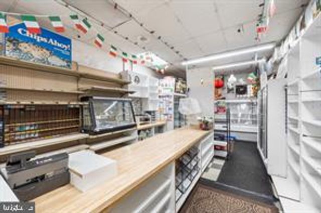 2555 S WARNOCK ST, Philadelphia, PA 19148