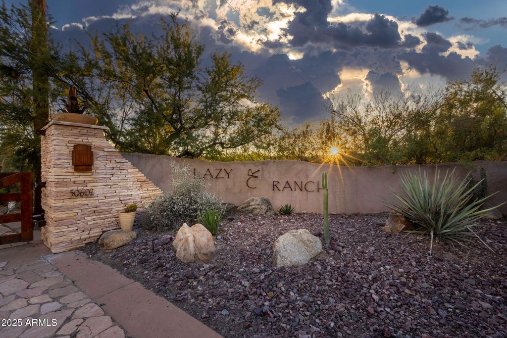 50602 N US Hwy 60 Avenue, Wickenburg, AZ 85390 — exterior